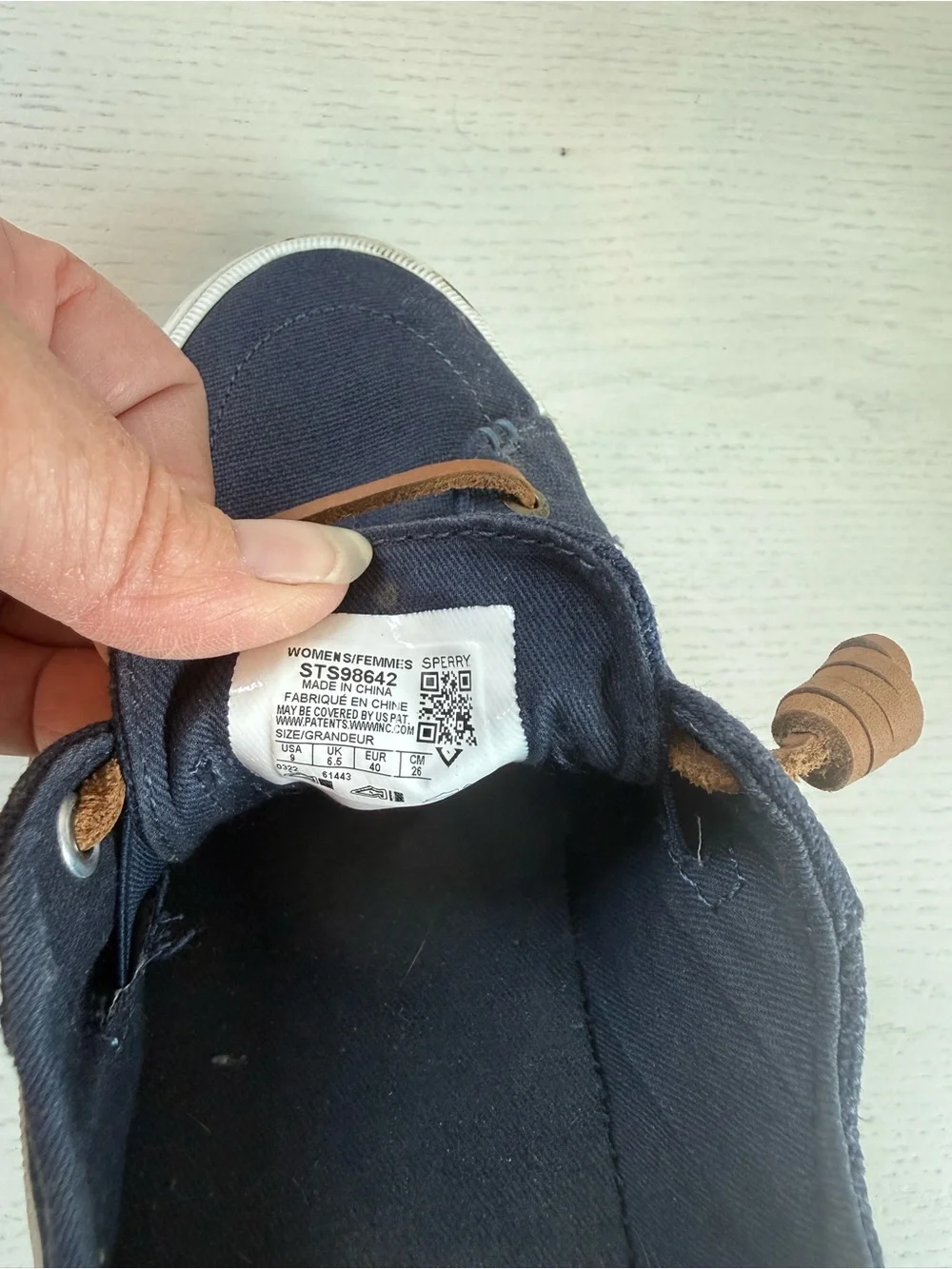 Sperry women’s navy